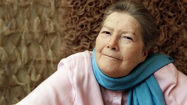 Chân dung tác giả Colleen McCullough - Tiếng chim hót trong bụi mận gai