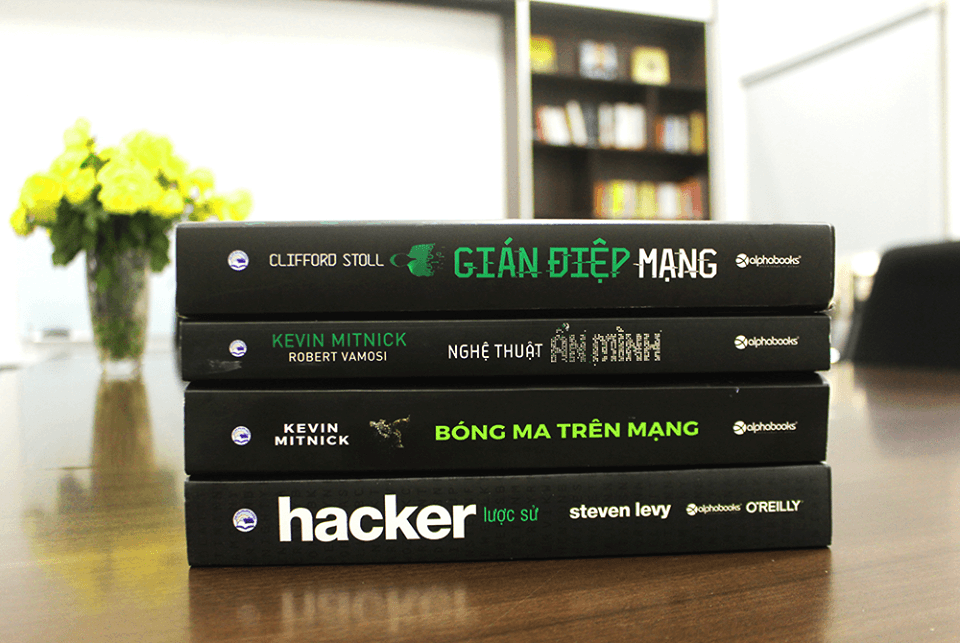 Series Gián điệp mạng; Nghệ thuật ẩn mình; Bóng ma trên mạng và Hacker lược sử